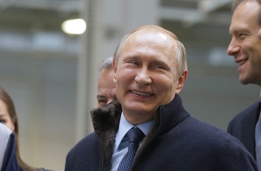 Donald Trump responds to Russia's decision to endorse Kamala Harris.